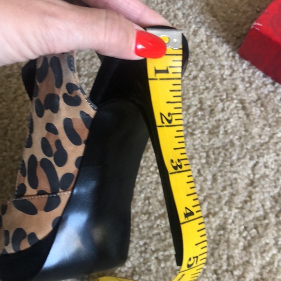 NWB Carlos Santana Cosette Leopard/Black Stiletto Heels 8M - Picture 6 of 15